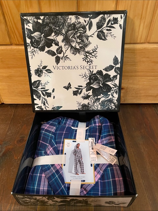 Victoria's Secret Other - NWT VICTORIA’S SECRET FLANNEL LONG PJ SET Sz M in Gift Box